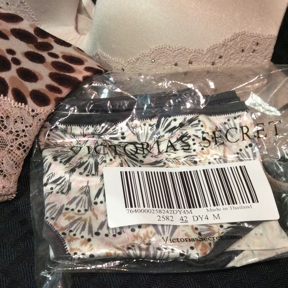 Victorias secret bra wardrobe bras/panties… - Picture 2 of 4